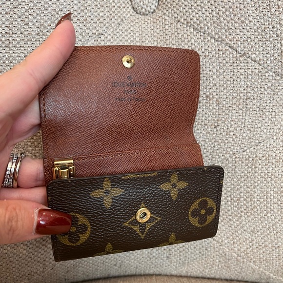 Louis Vuitton Monogram 6 Ring Key Case - Picture 2 of 10